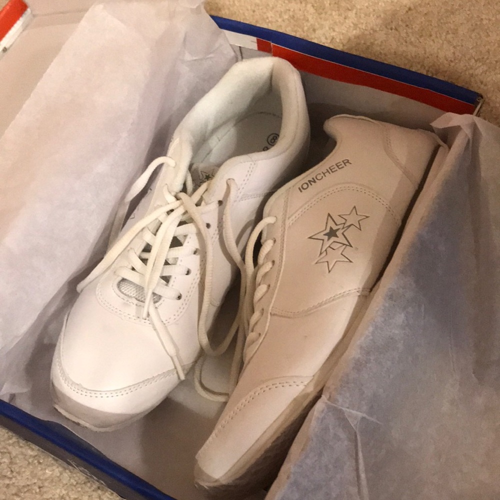 Cheer shoes